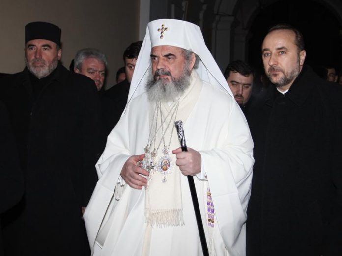 Patriarhul Daniel i-a cerut lui Iohannis sa nu scrie in Constitutie ca Romania e stat laic si sa fie obligatorie religia in scoli Patriarhul Daniel