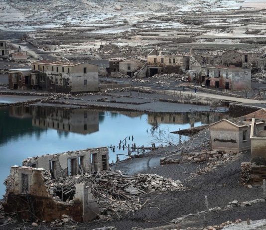 Arta care a dezvaluit seceta: orasele spaniole care au fost scufundate