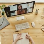 Cursuri engleză online: cum funcționează o grupă mică într-un mediu digital