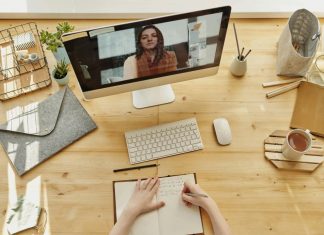 Cursuri engleză online: cum funcționează o grupă mică într-un mediu digital
